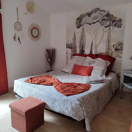 Chez Monique Et Remi Guest house
